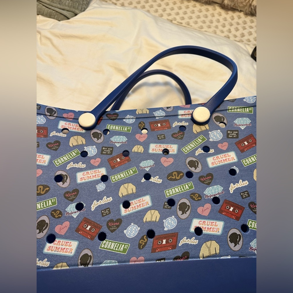 BOGG BAG Taylor Swift edition w grommets - Picture 2 of 5